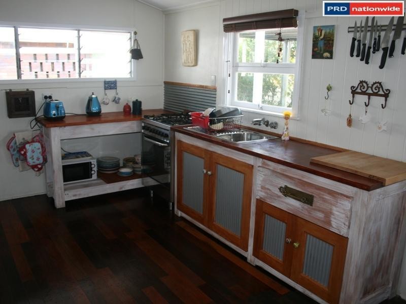 11 Barnstaple St, Torquay QLD 4655