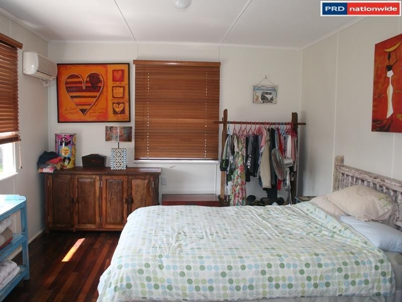 11 Barnstaple St, Torquay QLD 4655