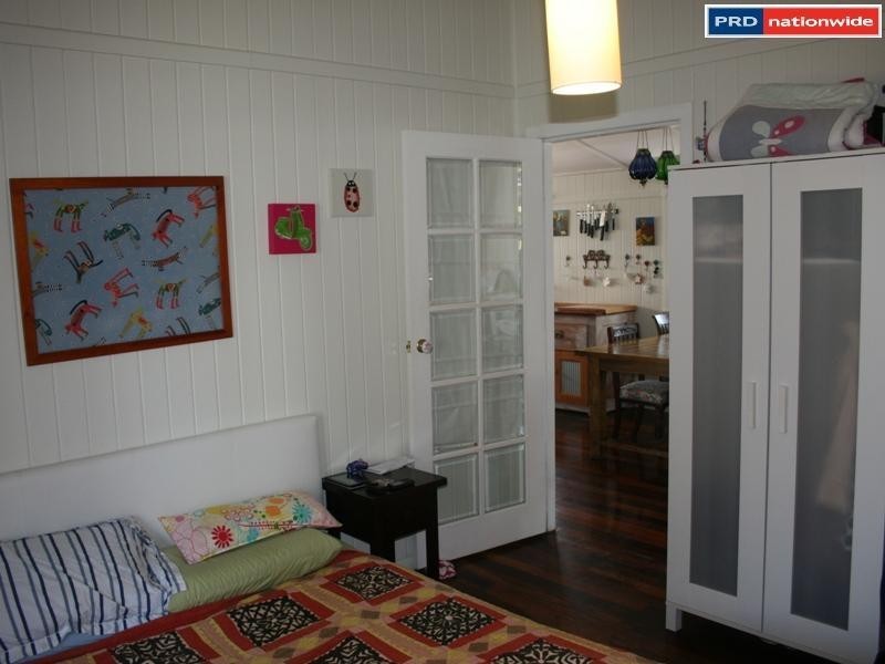 11 Barnstaple St, Torquay QLD 4655