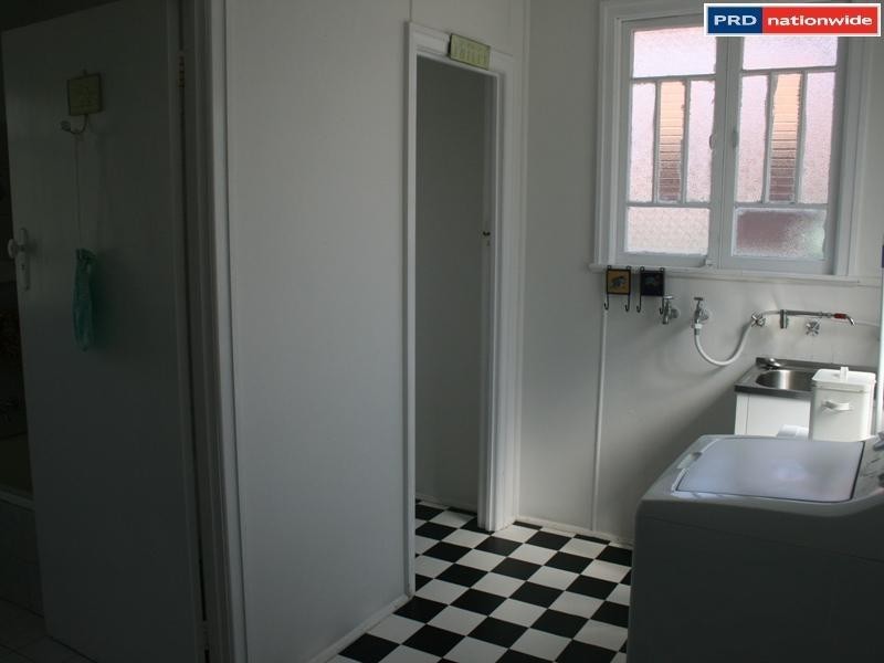 11 Barnstaple St, Torquay QLD 4655