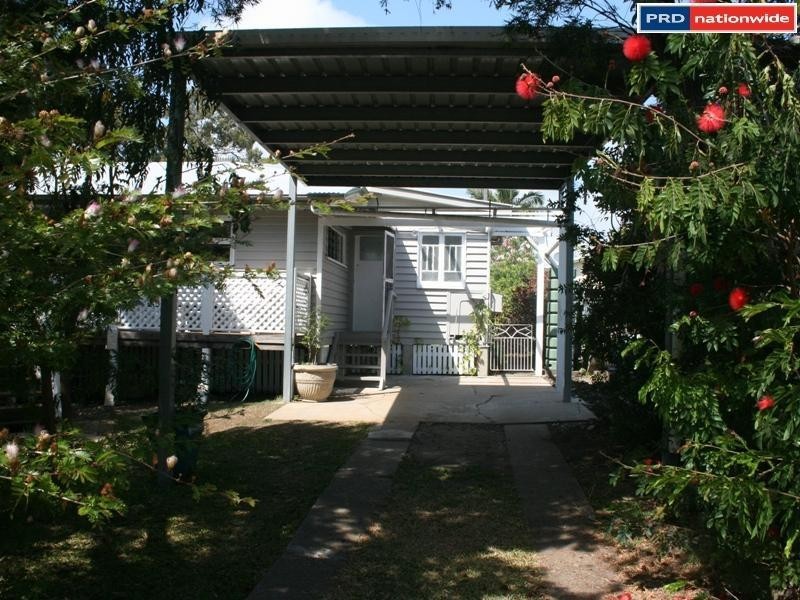 11 Barnstaple St, Torquay QLD 4655