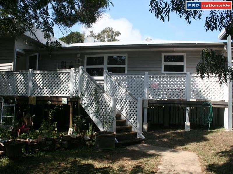 11 Barnstaple St, Torquay QLD 4655
