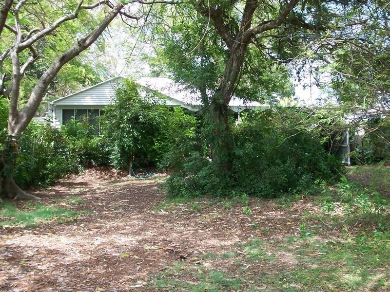 11 Hibiscus Street, Urangan QLD 4655