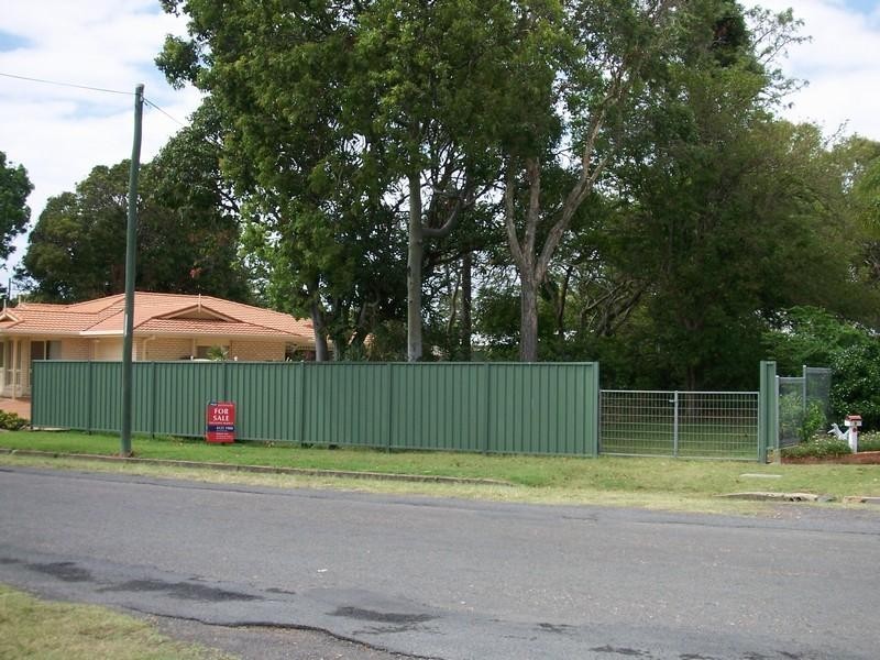 11 Hibiscus Street, Urangan QLD 4655