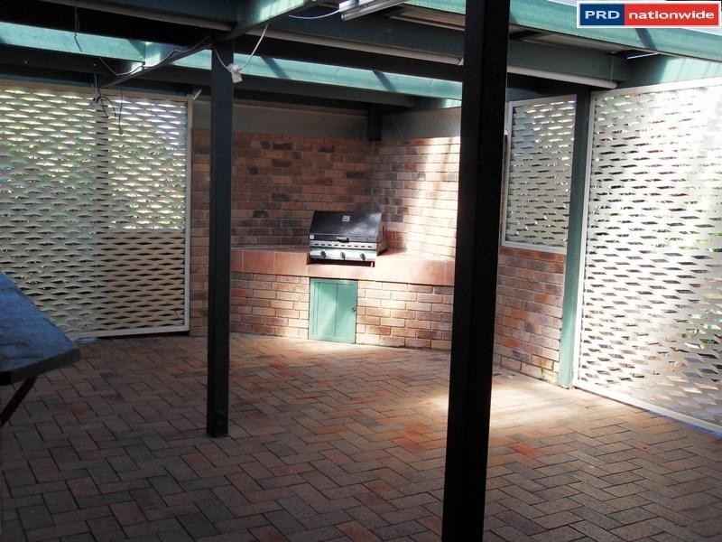 53 Moolyyir St, Urangan QLD 4655