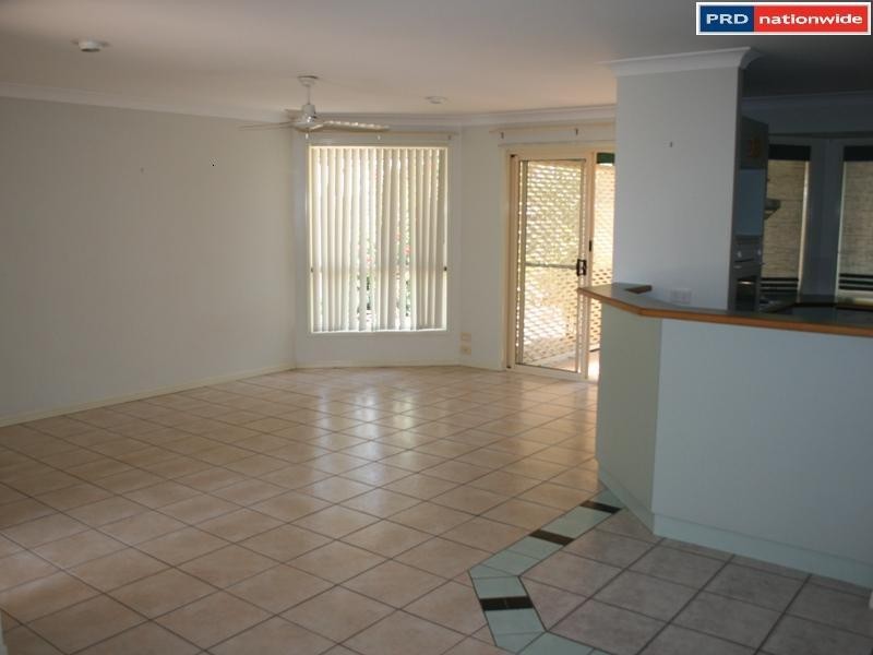 53 Moolyyir St, Urangan QLD 4655