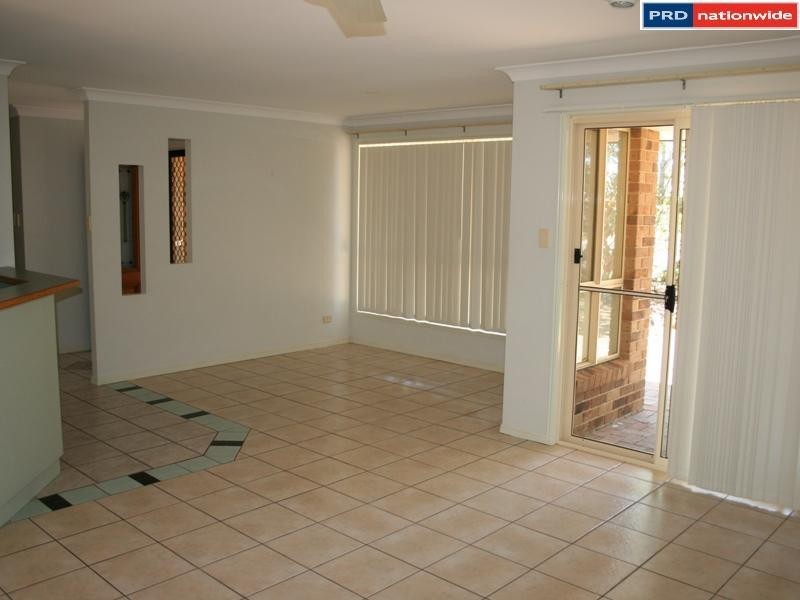 53 Moolyyir St, Urangan QLD 4655