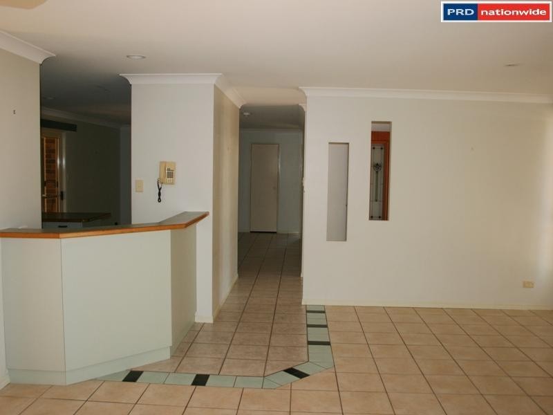 53 Moolyyir St, Urangan QLD 4655