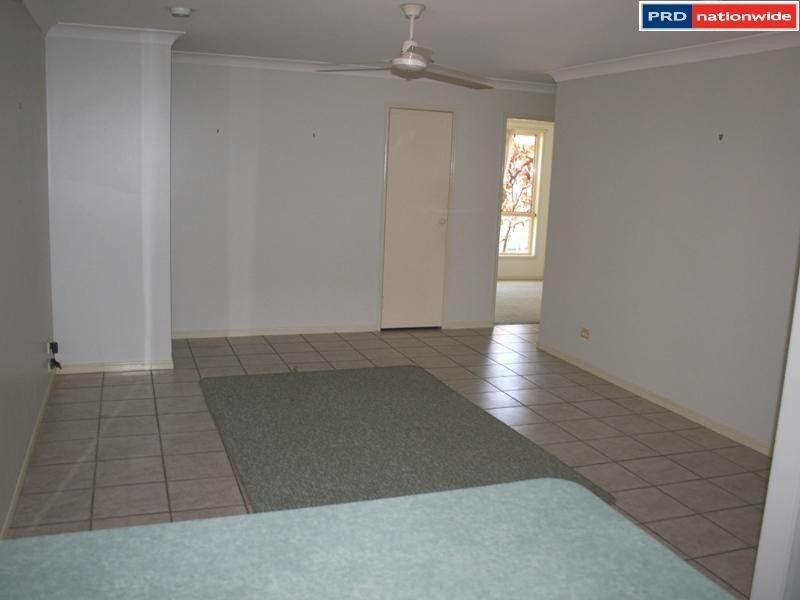 53 Moolyyir St, Urangan QLD 4655
