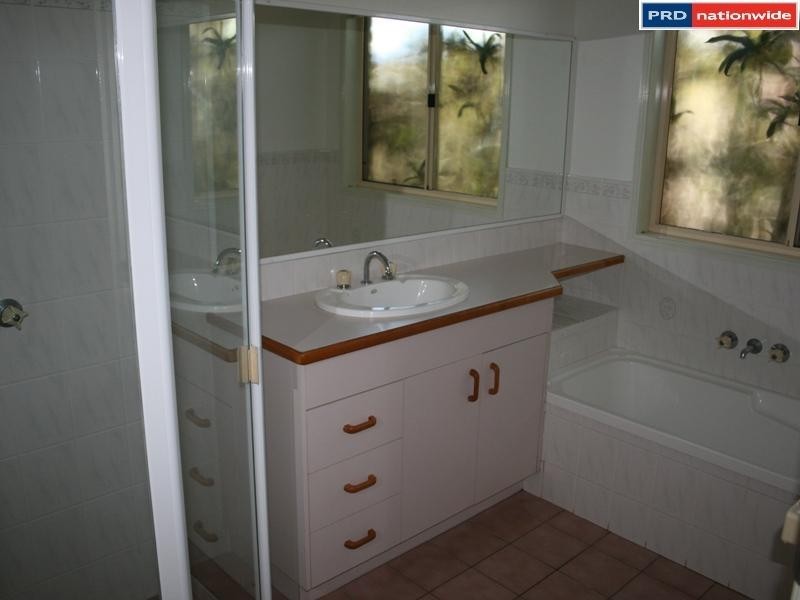 53 Moolyyir St, Urangan QLD 4655