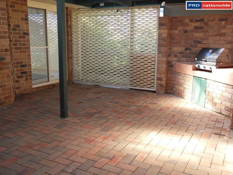 53 Moolyyir St, Urangan QLD 4655