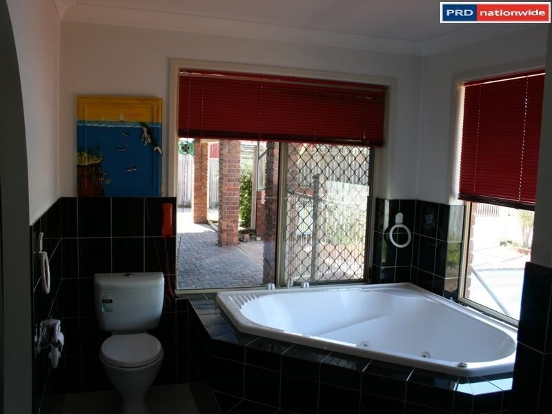 44 Brighton St, Point Vernon QLD 4655