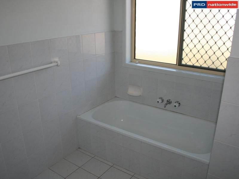 44 Brighton St, Point Vernon QLD 4655