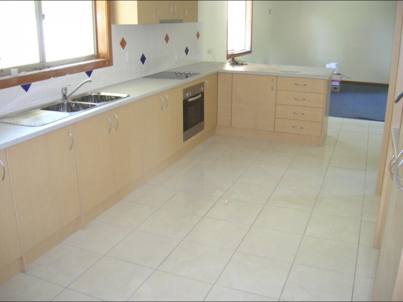 130 Cunningham St, Urangan QLD 4655
