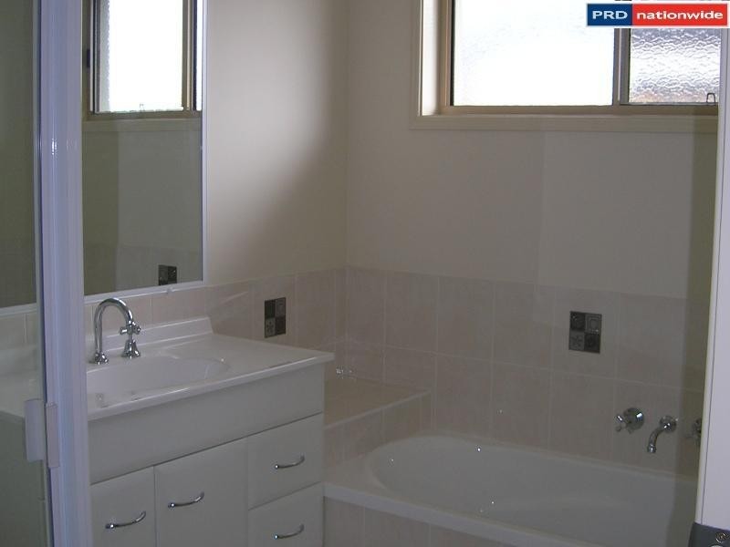 3 Lady Nelson Dr, Eli Waters QLD 4655