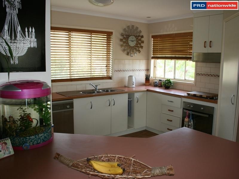 15 Faye Ave, Scarness QLD 4655