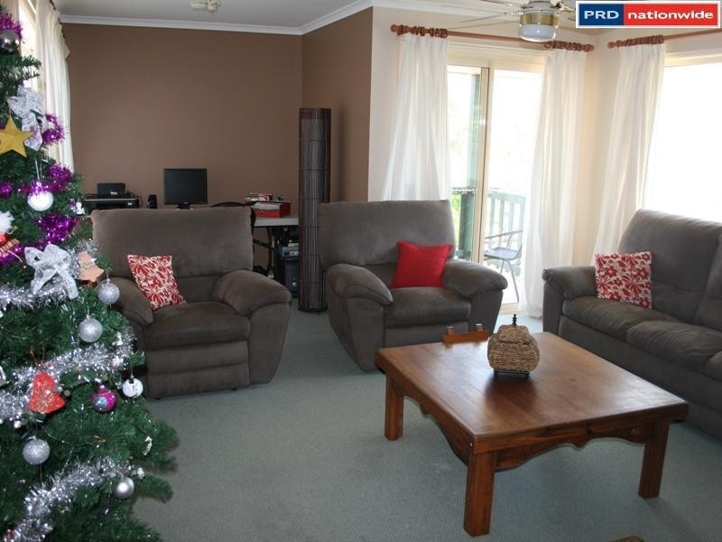 15 Faye Ave, Scarness QLD 4655