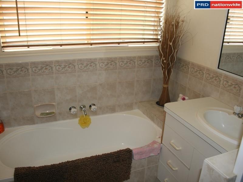 15 Faye Ave, Scarness QLD 4655