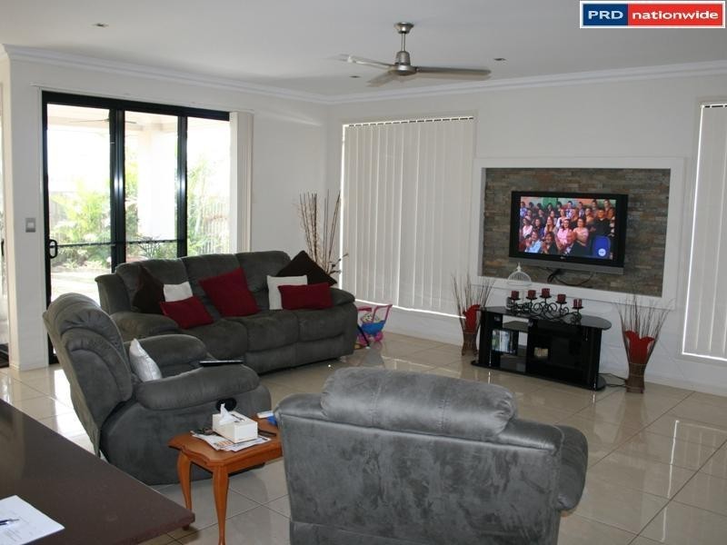 2/25 Bay Park Rd, Wondunna QLD 4655