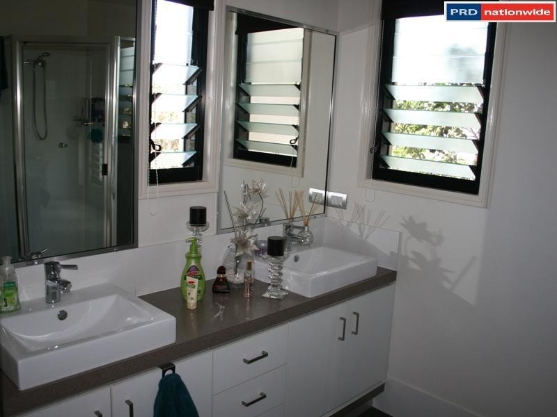 2/25 Bay Park Rd, Wondunna QLD 4655