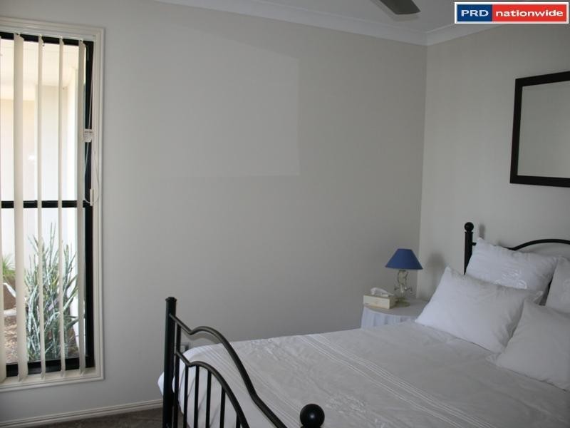 2/25 Bay Park Rd, Wondunna QLD 4655