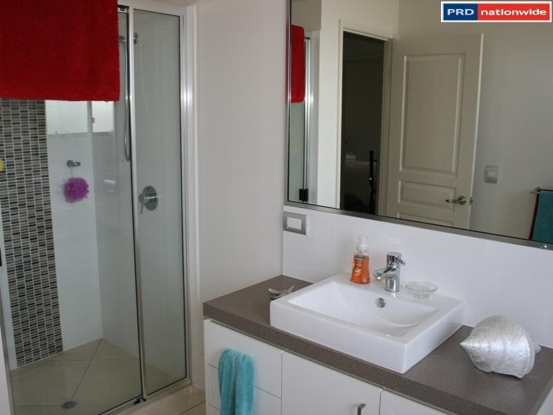 2/25 Bay Park Rd, Wondunna QLD 4655