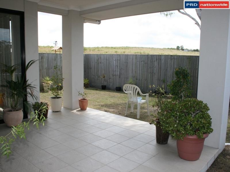 2/25 Bay Park Rd, Wondunna QLD 4655