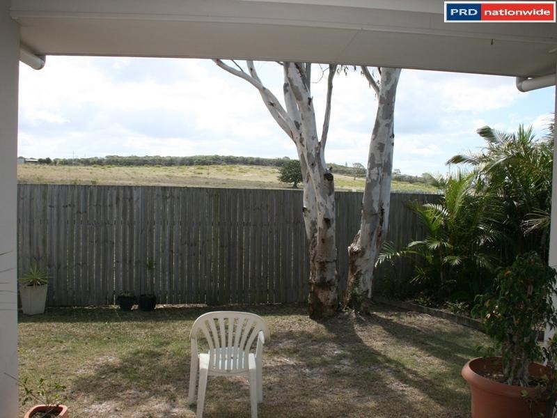 2/25 Bay Park Rd, Wondunna QLD 4655