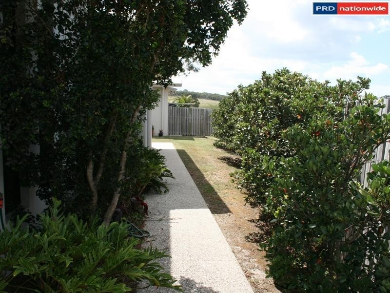 2/25 Bay Park Rd, Wondunna QLD 4655