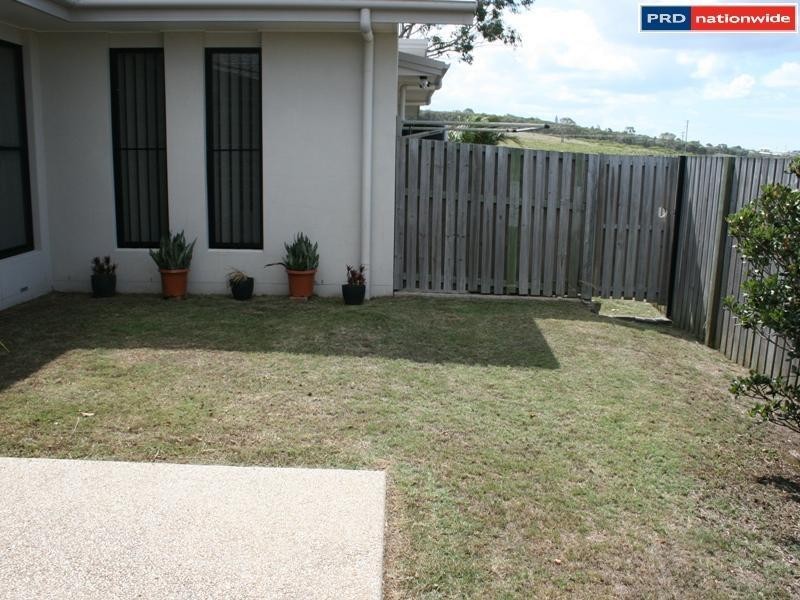 2/25 Bay Park Rd, Wondunna QLD 4655