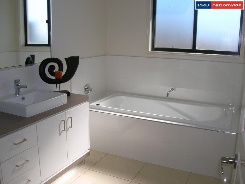 11 Ripley Avenue, Pialba QLD 4655