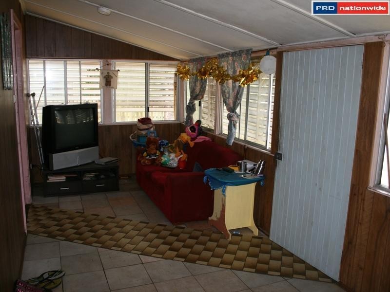 16 Smith St, Urangan QLD 4655