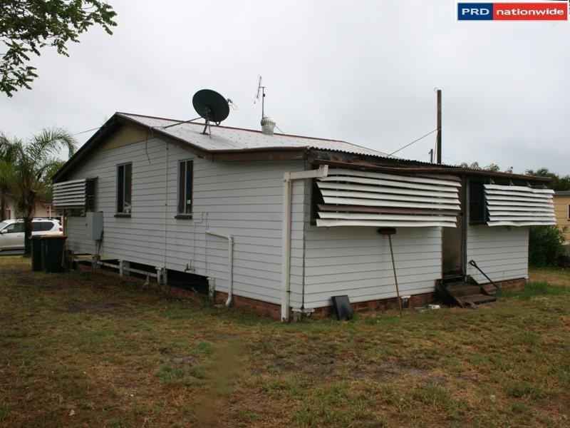 16 Smith St, Urangan QLD 4655