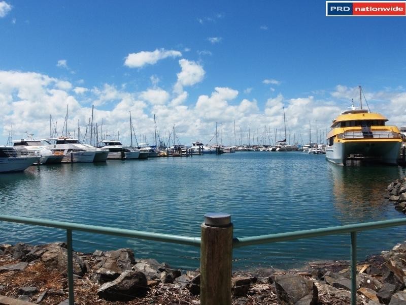 16 Smith St, Urangan QLD 4655