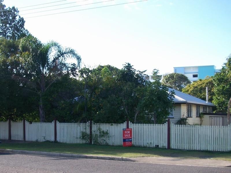 24 King Street, Urangan QLD 4655