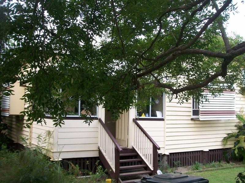 24 King Street, Urangan QLD 4655