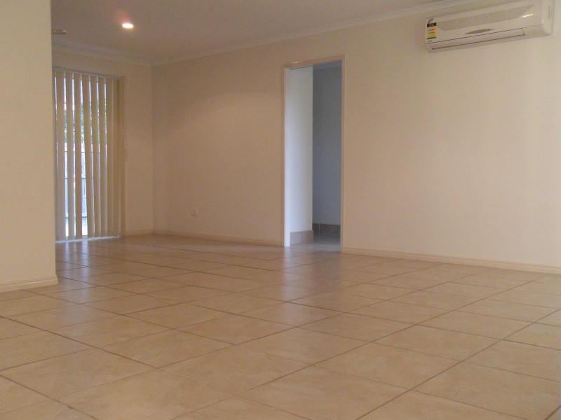 2/5 Daintree Drive, Urangan QLD 4655