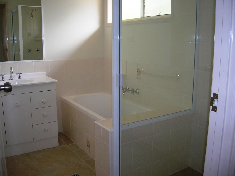 2/5 Daintree Drive, Urangan QLD 4655