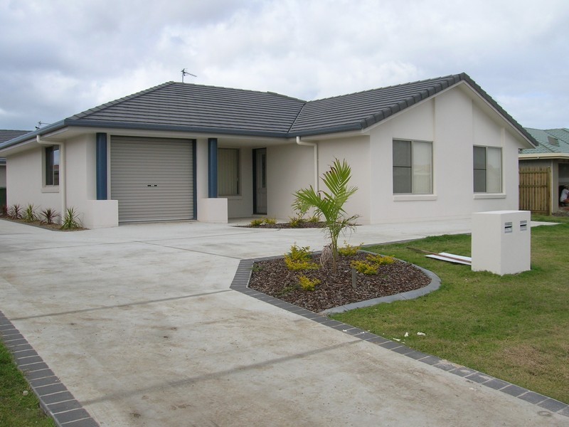 1/111 Ibis Blvd, Eli Waters QLD 4655