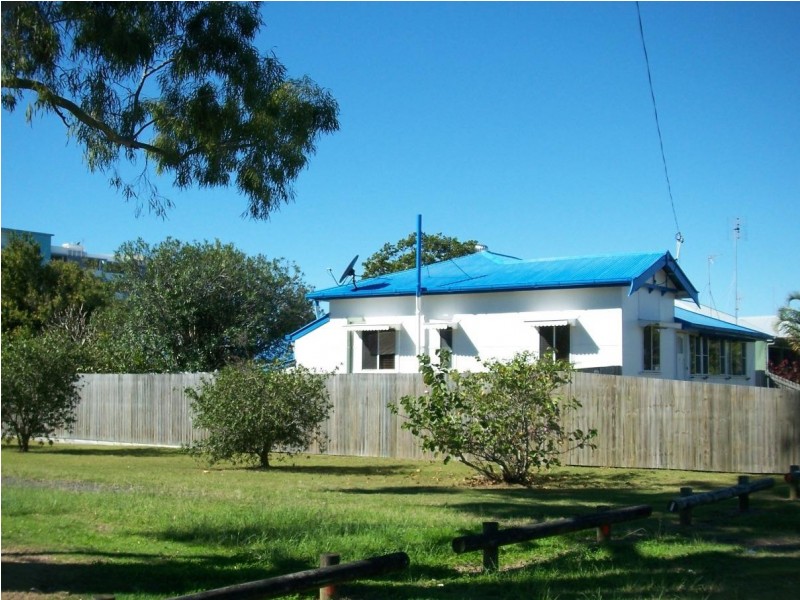 16 King Street, Urangan QLD 4655