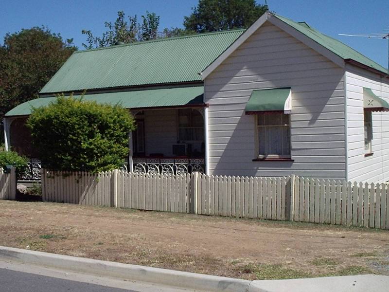 4 Lion Street, Ipswich QLD 4305