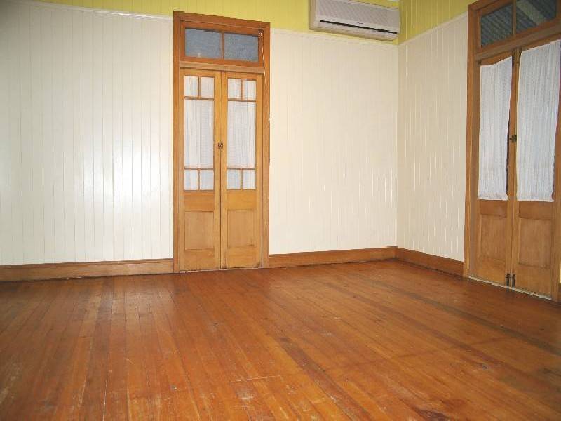 12 Brisbane Road, East Ipswich QLD 4305