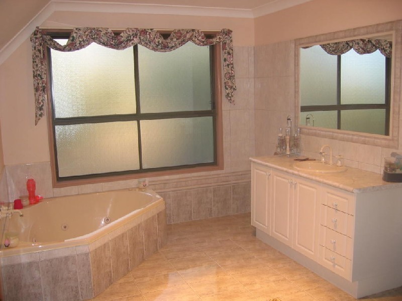 Eatons Hill QLD 4037