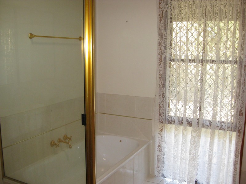 Kenmore Hills QLD 4069