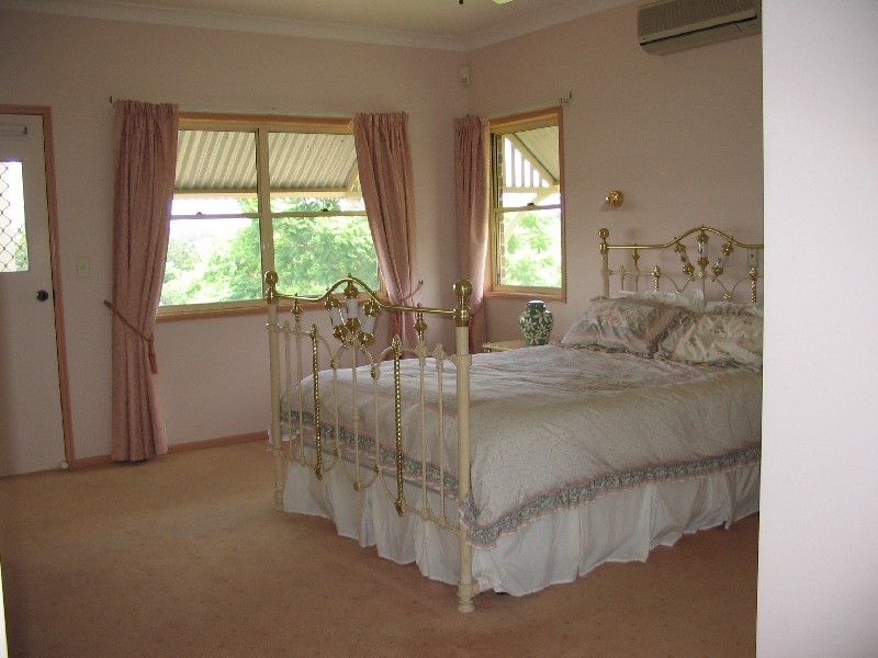 Brookfield QLD 4069