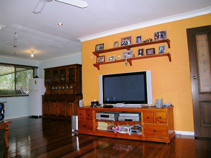 8 Limerick Drive, Crestmead QLD 4132