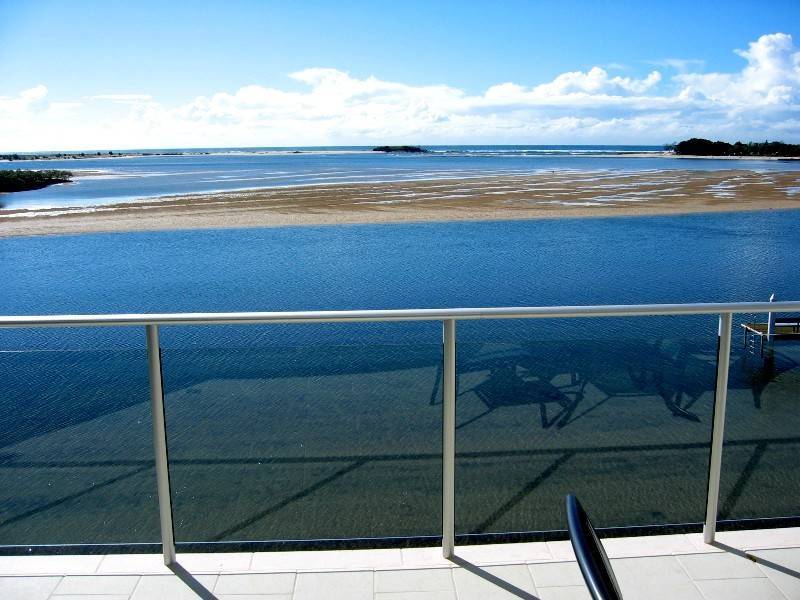 Unit 502 “Waves” 38 Duporth Avenue, Maroochydore QLD 4558