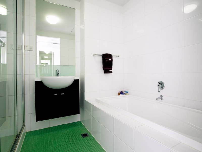 1604/82 Queens Road, Melbourne VIC 3004