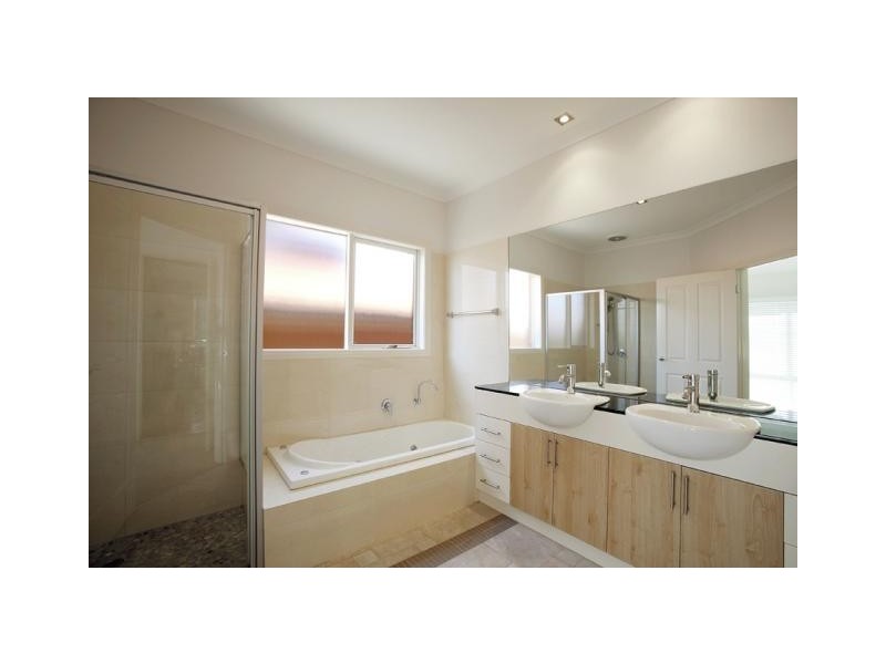 352 Gallaghers Road, Glen Waverley VIC 3150