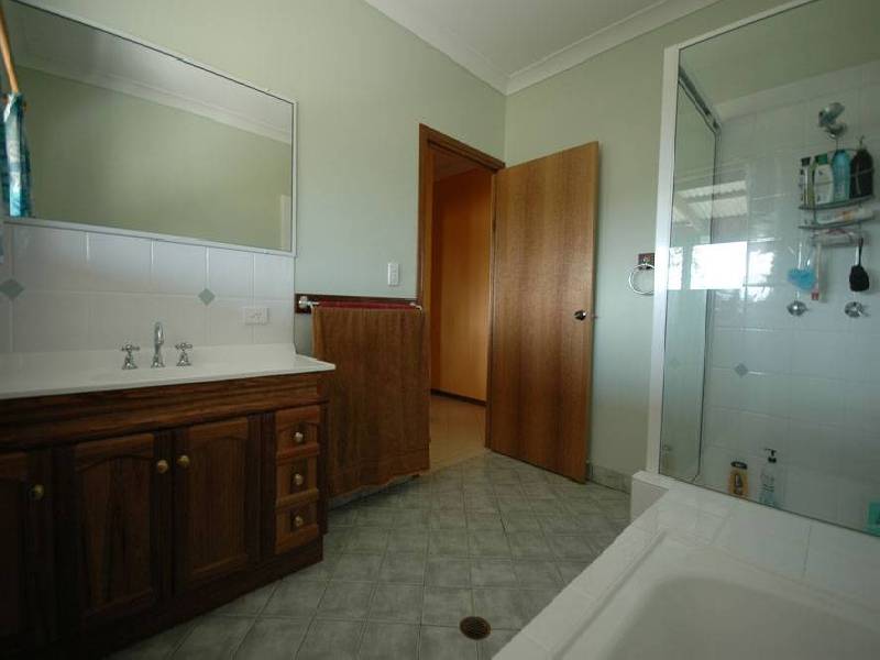 735 The Narrows, Mount Larcom QLD 4695